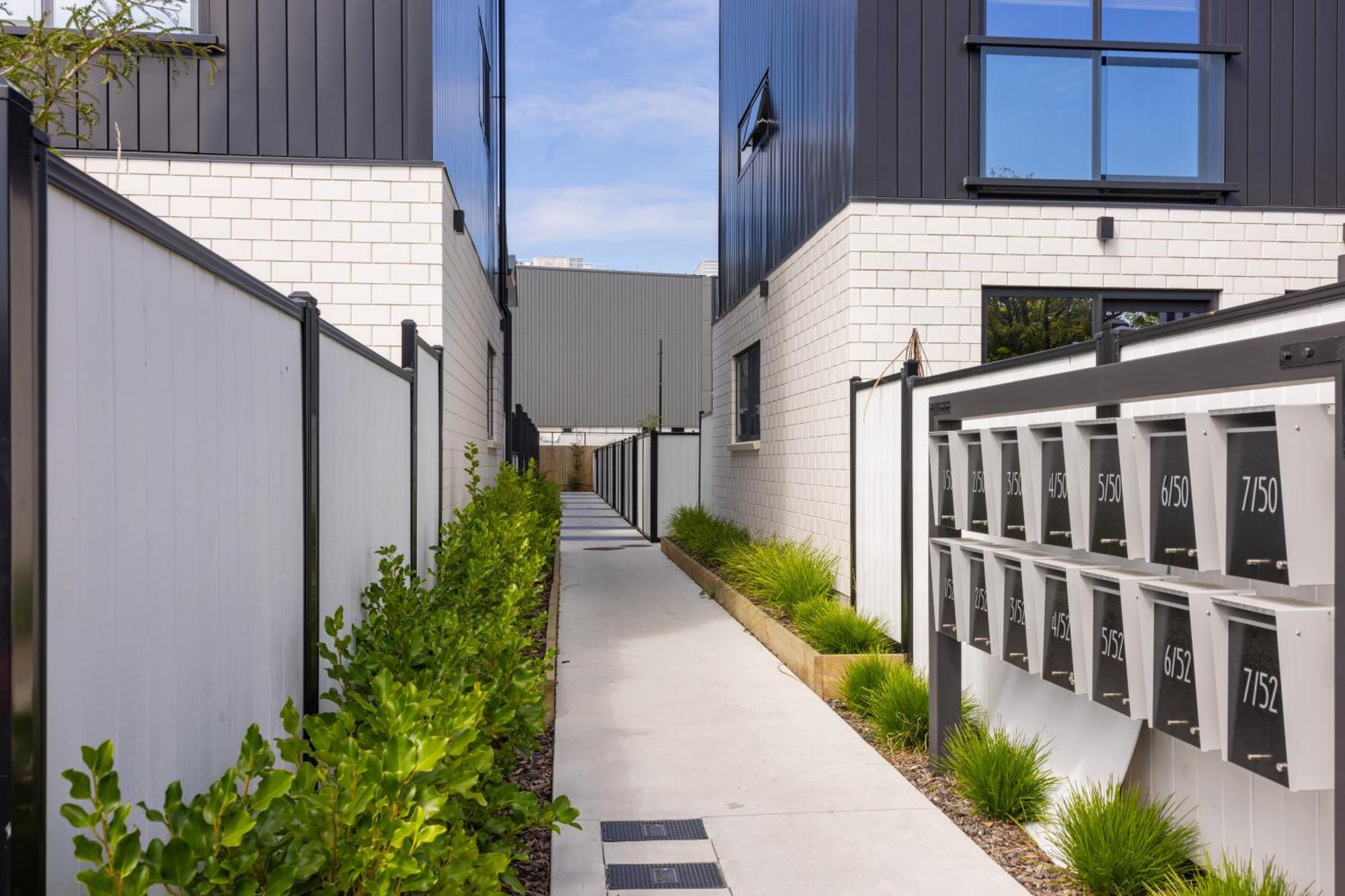 Luxury 2 Bedroom Townhouse By Hagley Park In Cbd