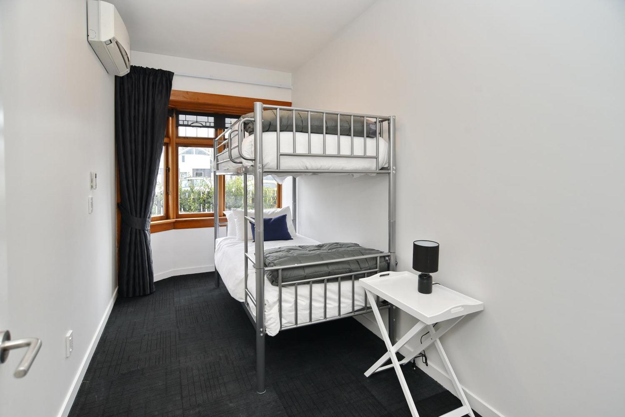 Villa Grand Heritage 5 Brms Cbd With Carparks Christchurch