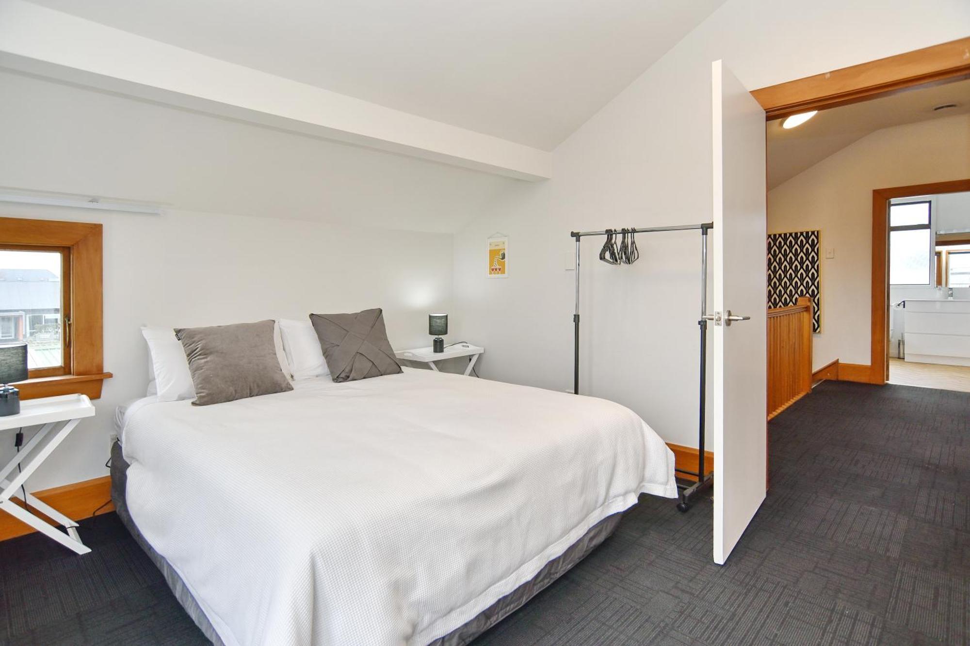 Grand Heritage 5 Brms Cbd With Carparks * Christchurch