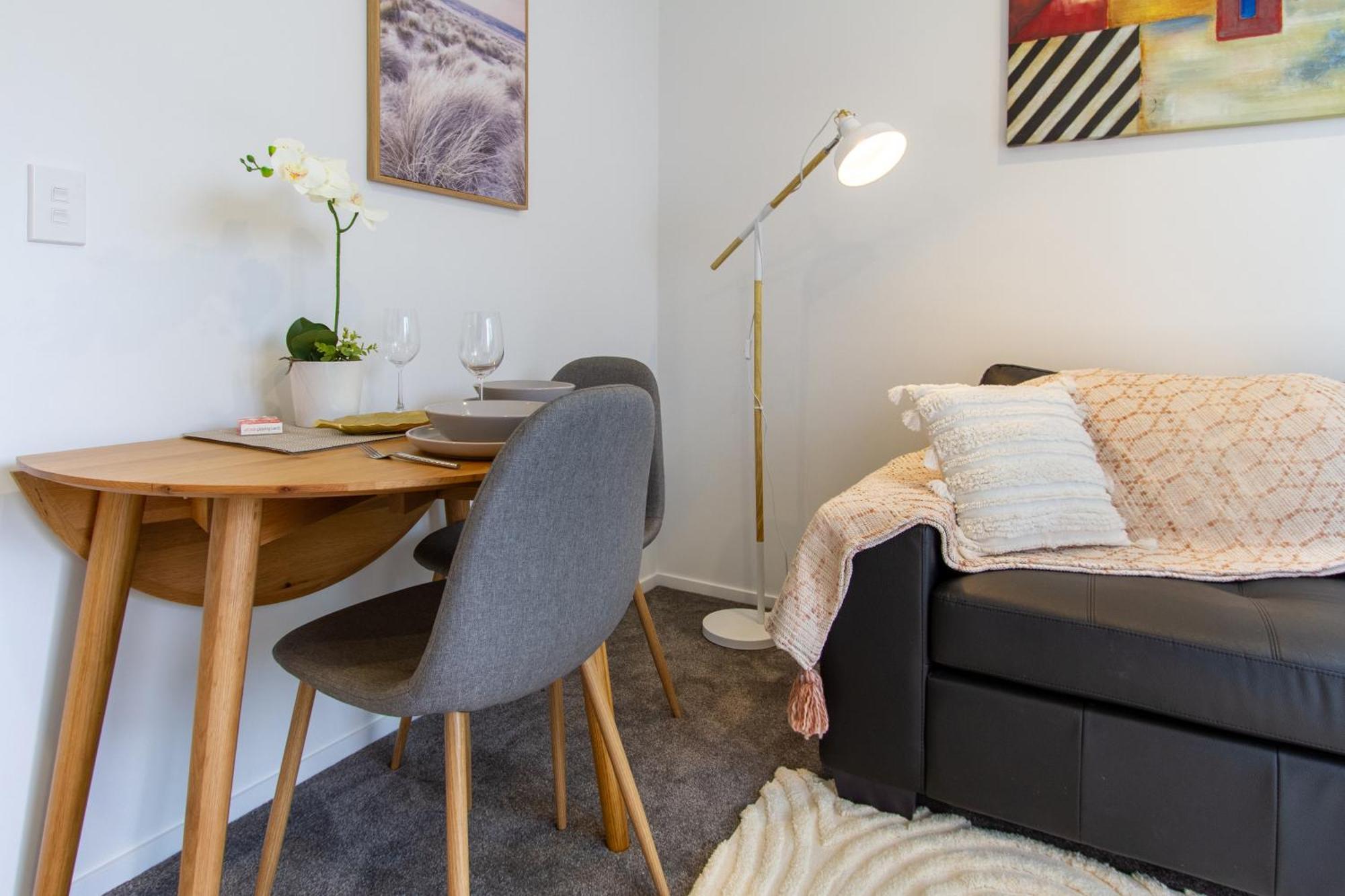 Botanic Bliss Bungalow: 1 Bed Loft Apartamento