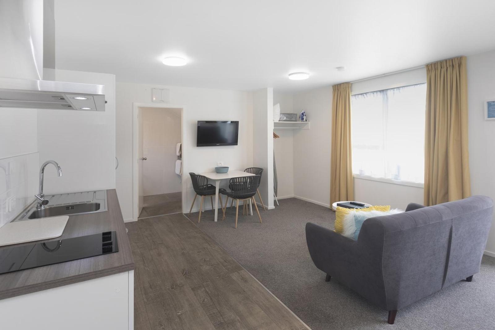 The Adelphi Motel 4*