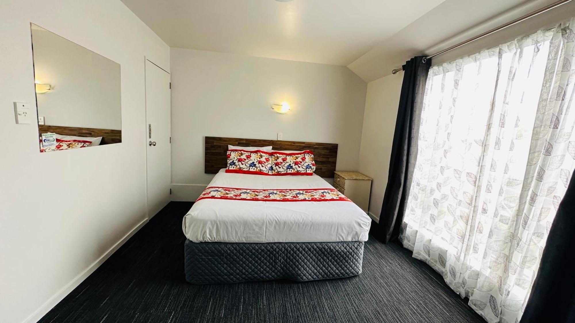 Samhil Motor Motel 4*