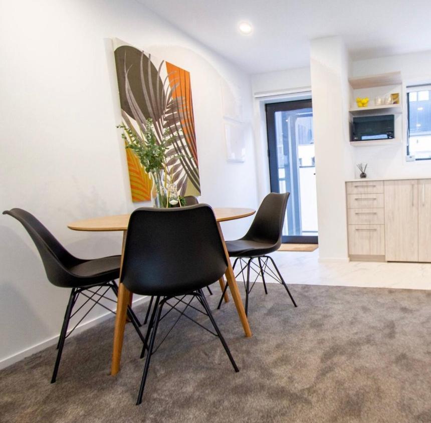 3mins To Hospital & Hagley Park Apartment