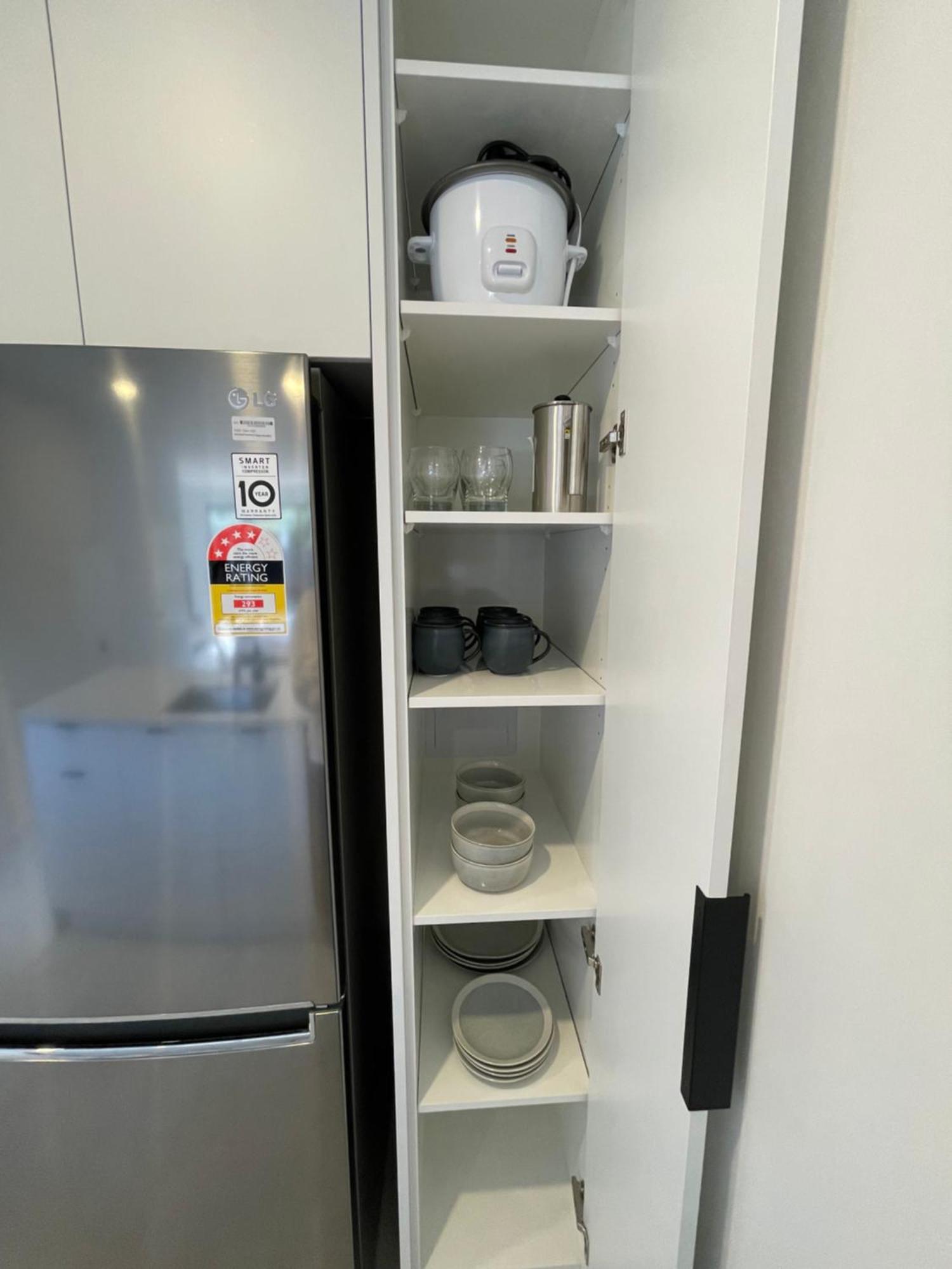 Apartment Luxury 2 Bedroom Townhouse Opposite Merivale Mall *