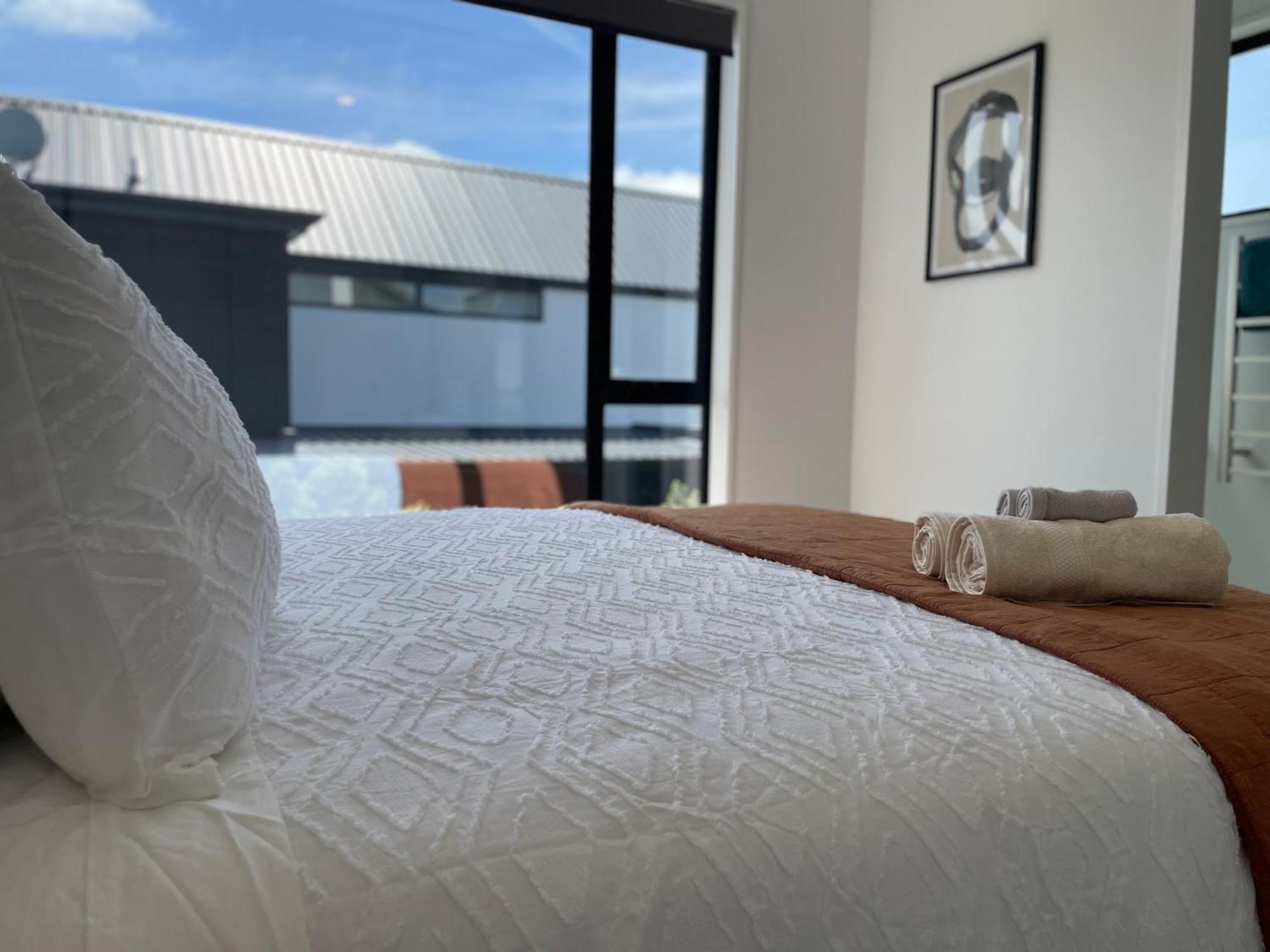 Luxury 2 Bedroom Townhouse Opposite Merivale Mall Apartment Christchurch