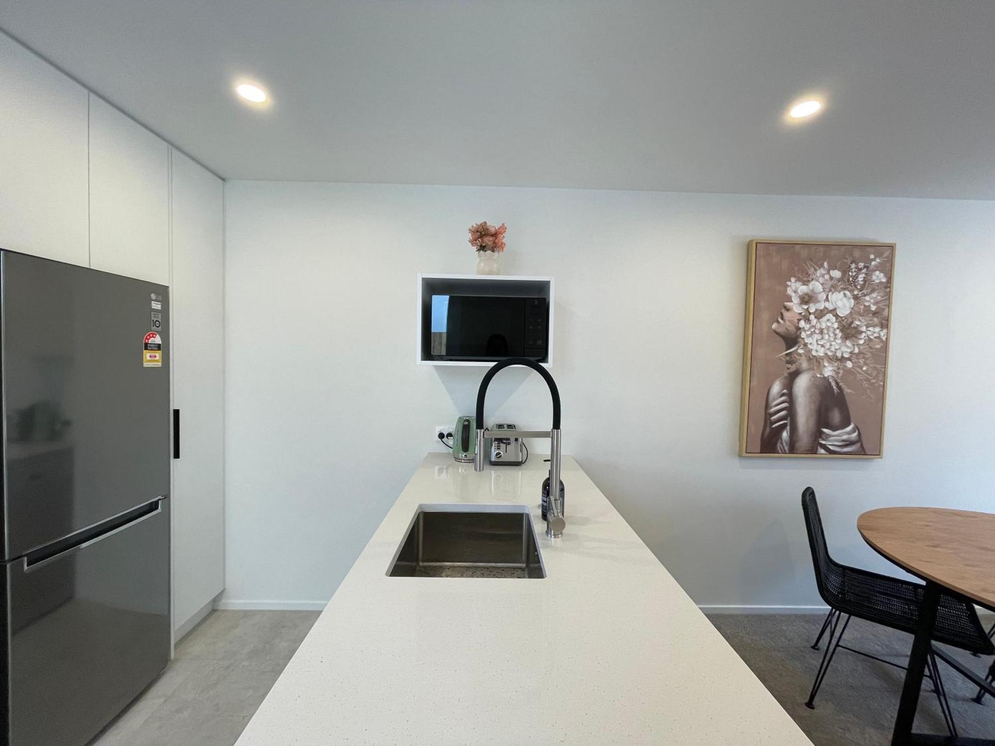 Luxury 2 Bedroom Townhouse Opposite Merivale Mall *