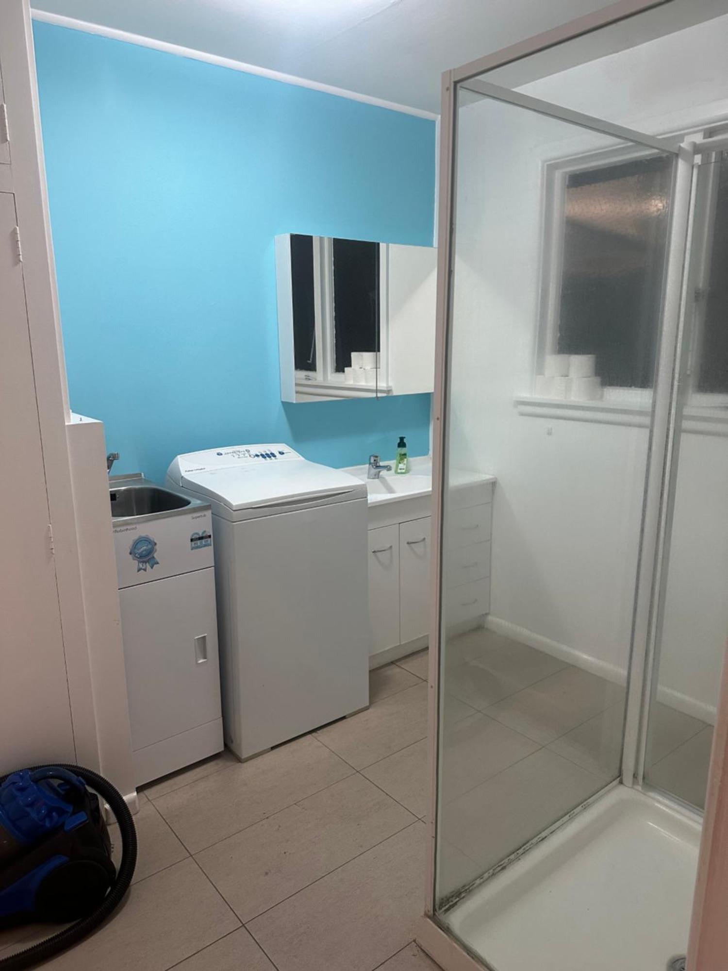 Spacious 1-Bedroom 1960 Unit Close To City With Public Transport Right At The Doorstep *