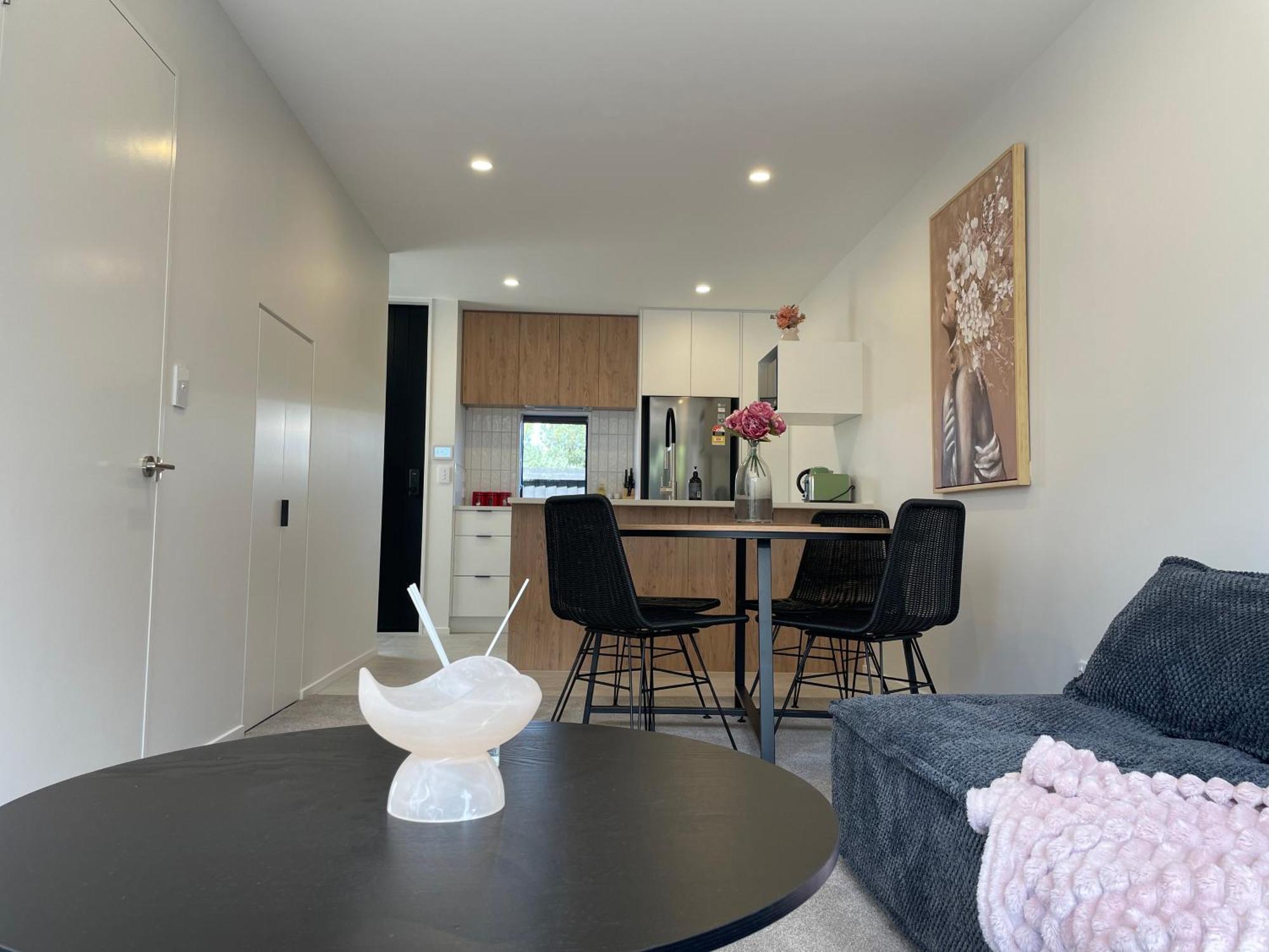 Apartment Luxury 2 Bedroom Townhouse Opposite Merivale Mall *