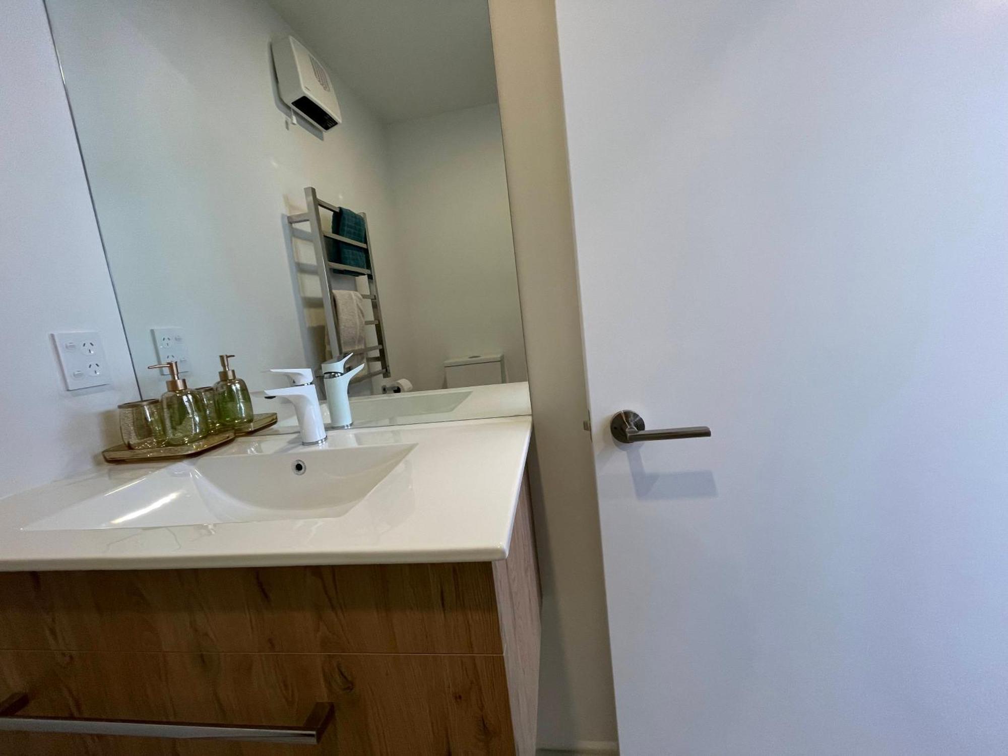 Luxury 2 Bedroom Townhouse Opposite Merivale Mall *