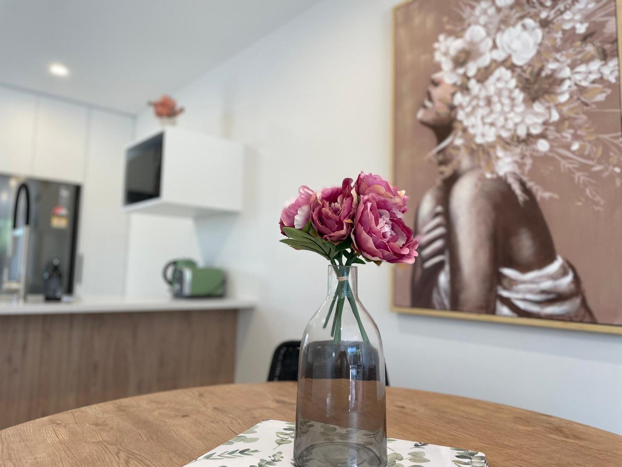 Luxury 2 Bedroom Townhouse Opposite Merivale Mall