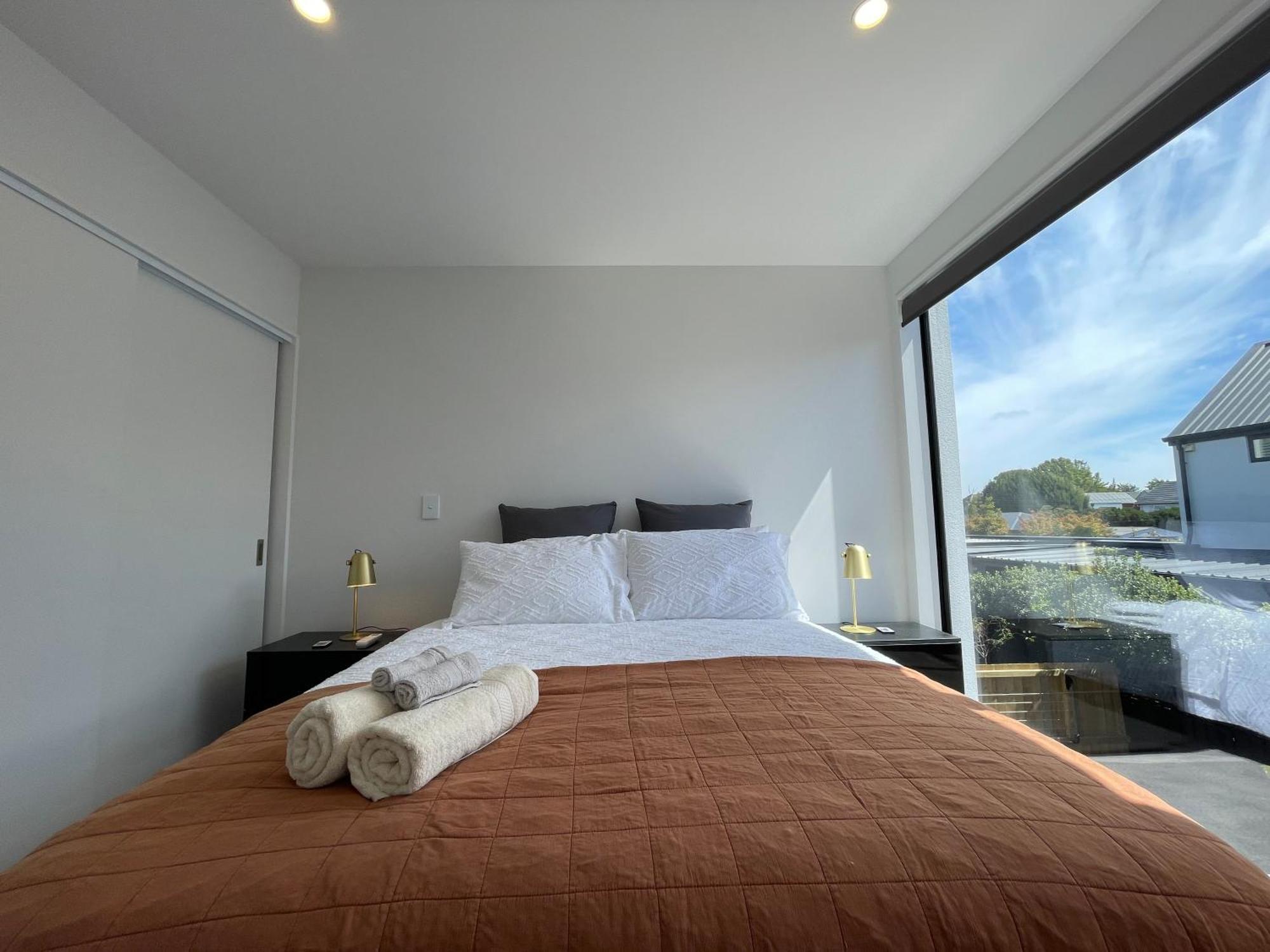 Apartment Luxury 2 Bedroom Townhouse Opposite Merivale Mall