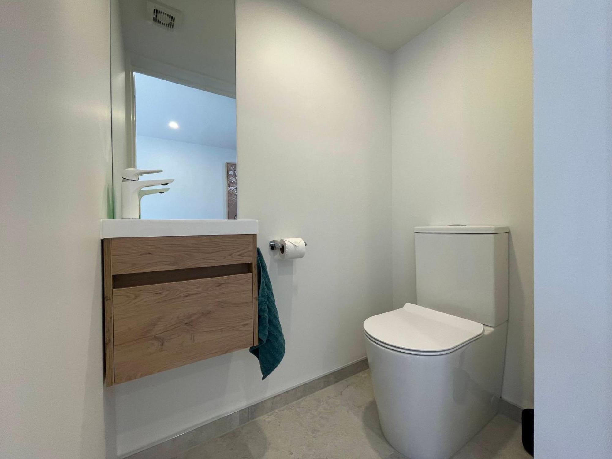 Luxury 2 Bedroom Townhouse Opposite Merivale Mall * Christchurch