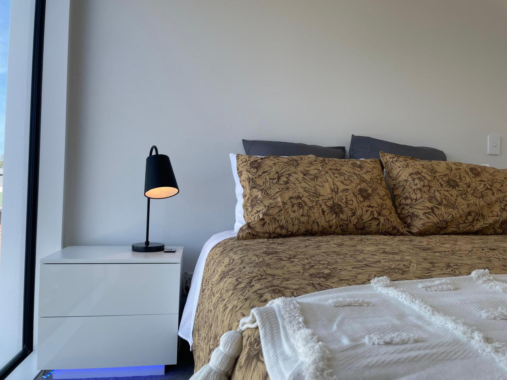 Luxury 2 Bedroom Townhouse Opposite Merivale Mall Apartment