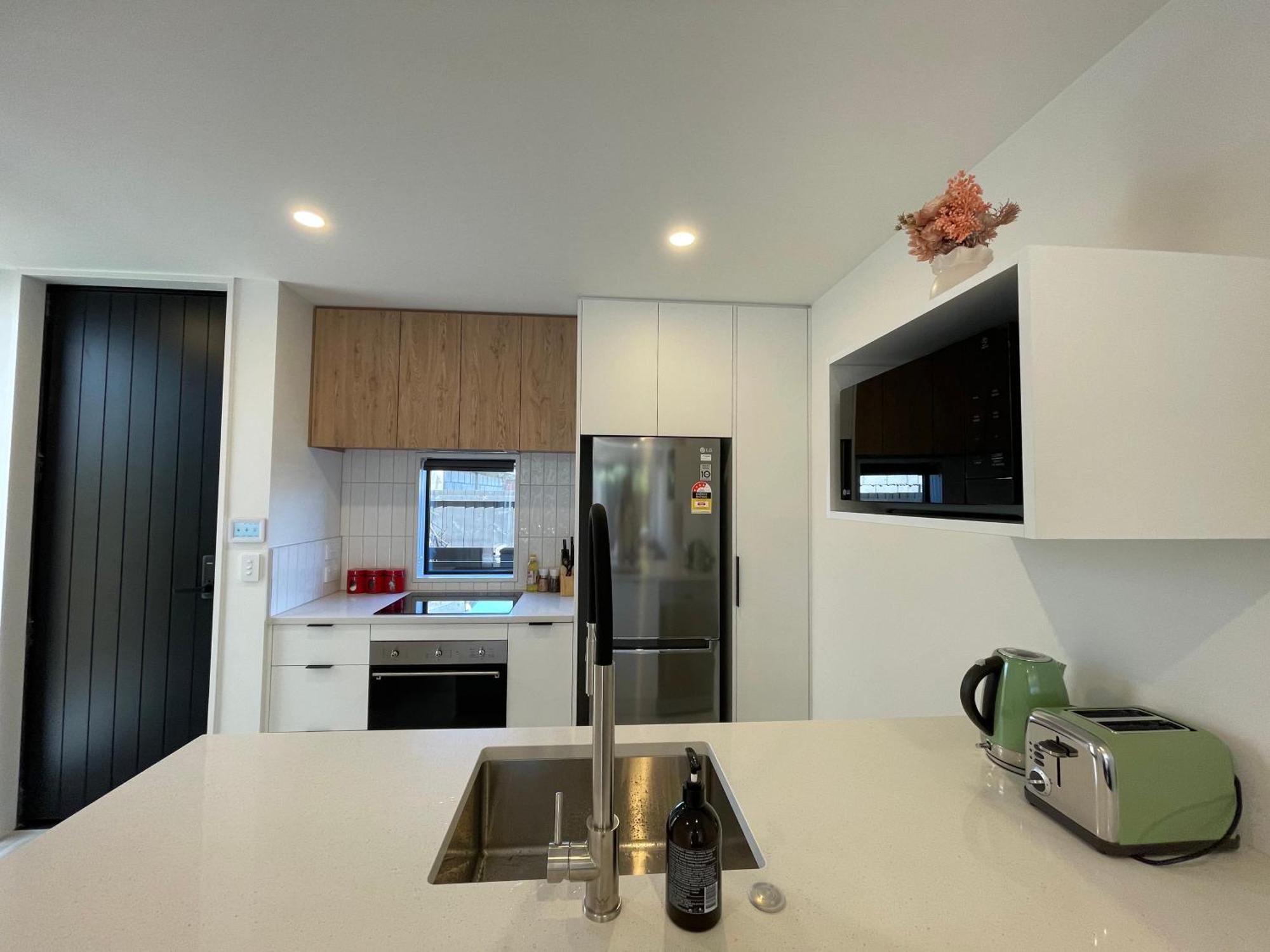Luxury 2 Bedroom Townhouse Opposite Merivale Mall * Christchurch