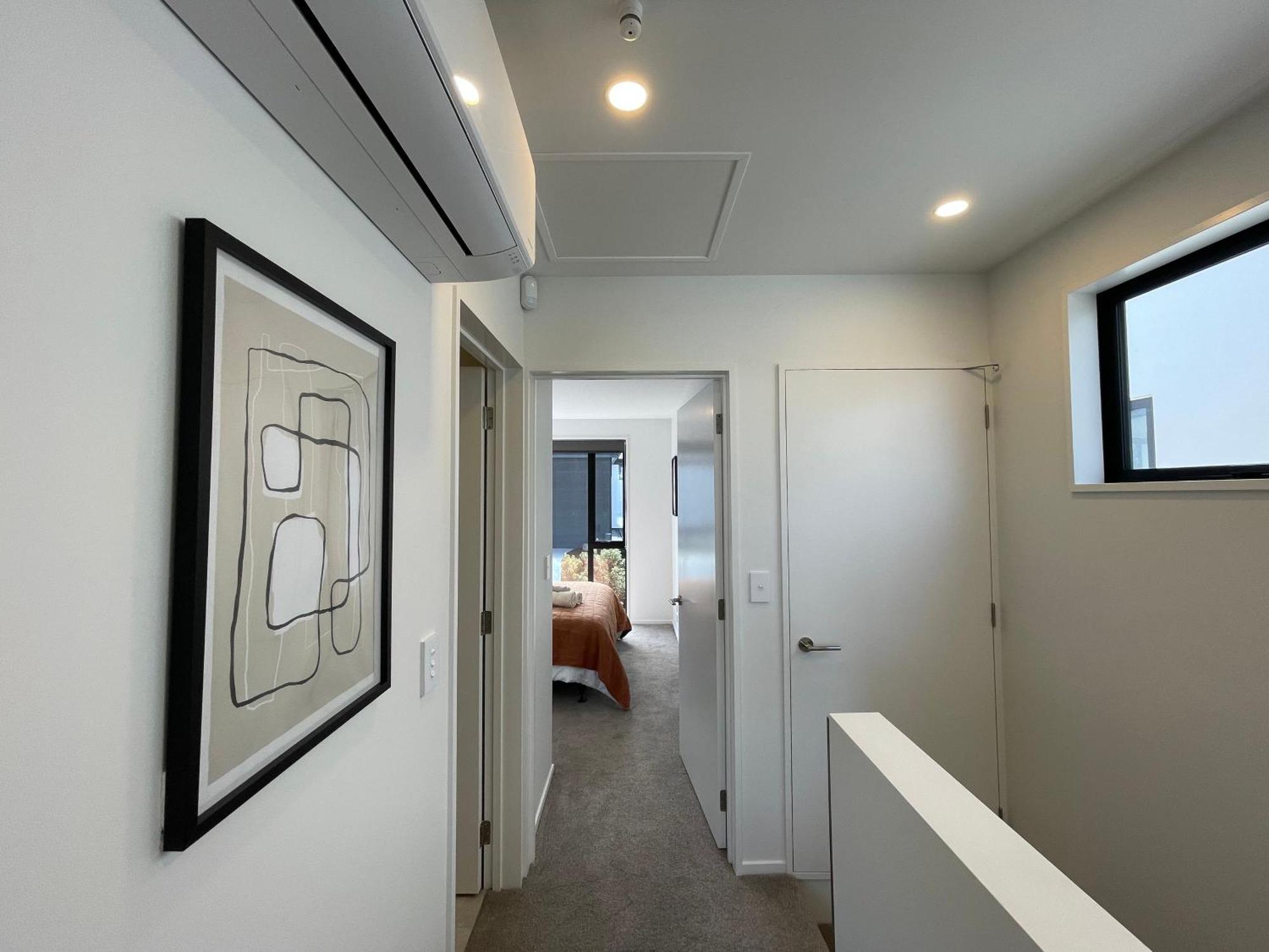 Luxury 2 Bedroom Townhouse Opposite Merivale Mall Apartment *