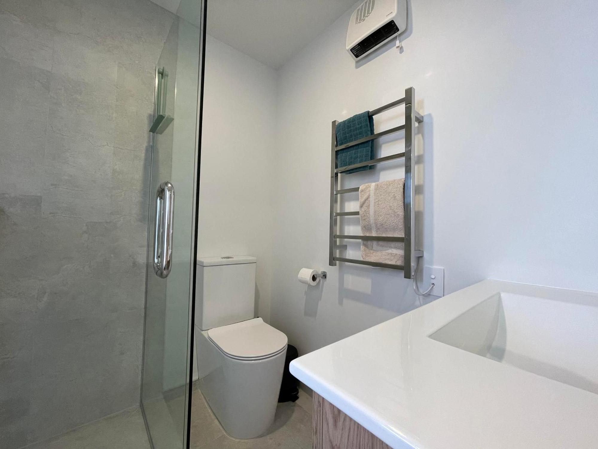 Luxury 2 Bedroom Townhouse Opposite Merivale Mall Christchurch