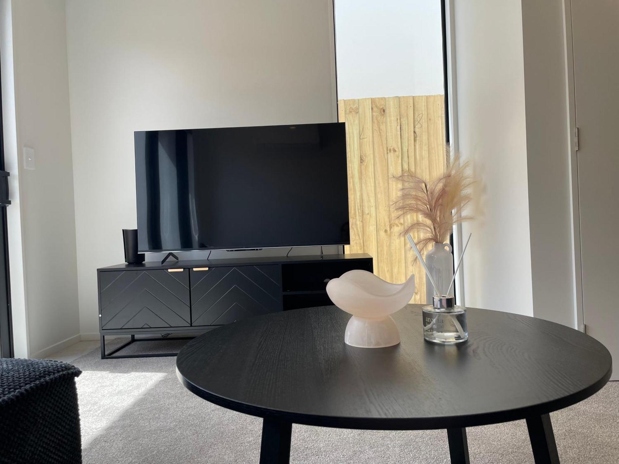 Luxury 2 Bedroom Townhouse Opposite Merivale Mall