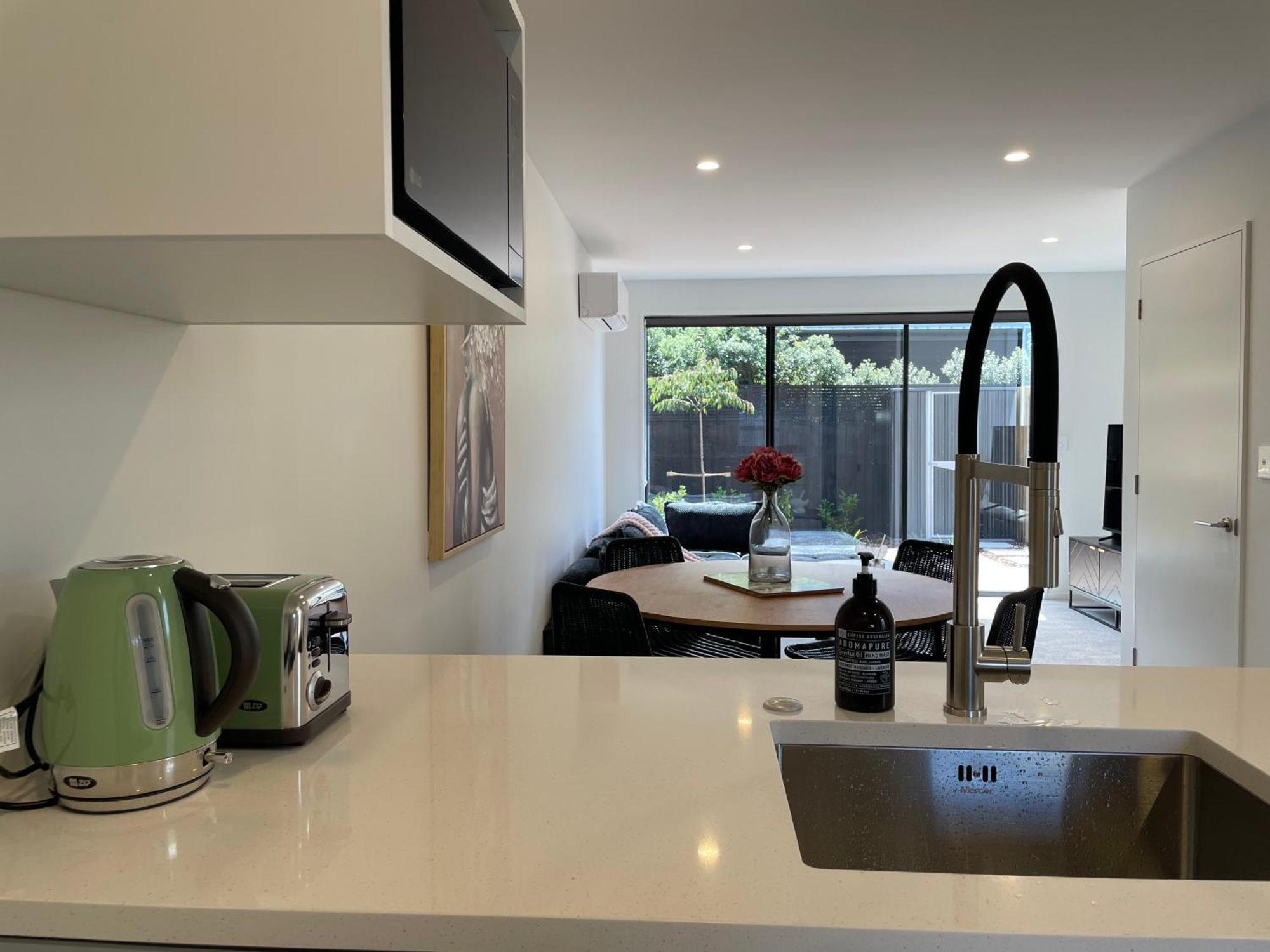 Apartment Luxury 2 Bedroom Townhouse Opposite Merivale Mall
