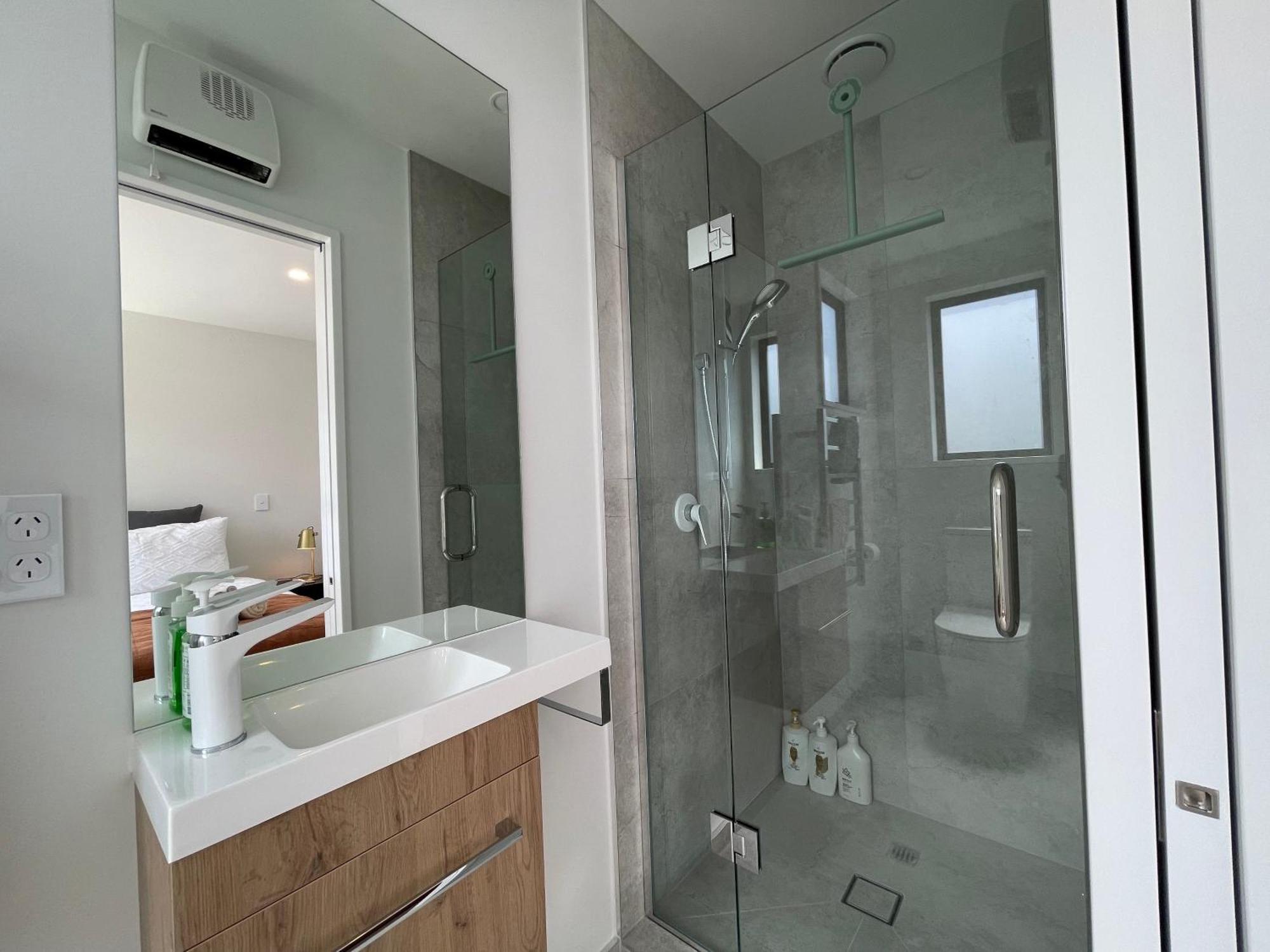 Luxury 2 Bedroom Townhouse Opposite Merivale Mall