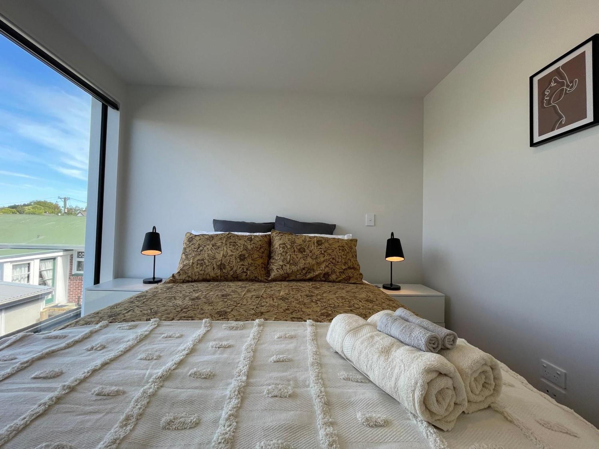 Apartment Luxury 2 Bedroom Townhouse Opposite Merivale Mall *