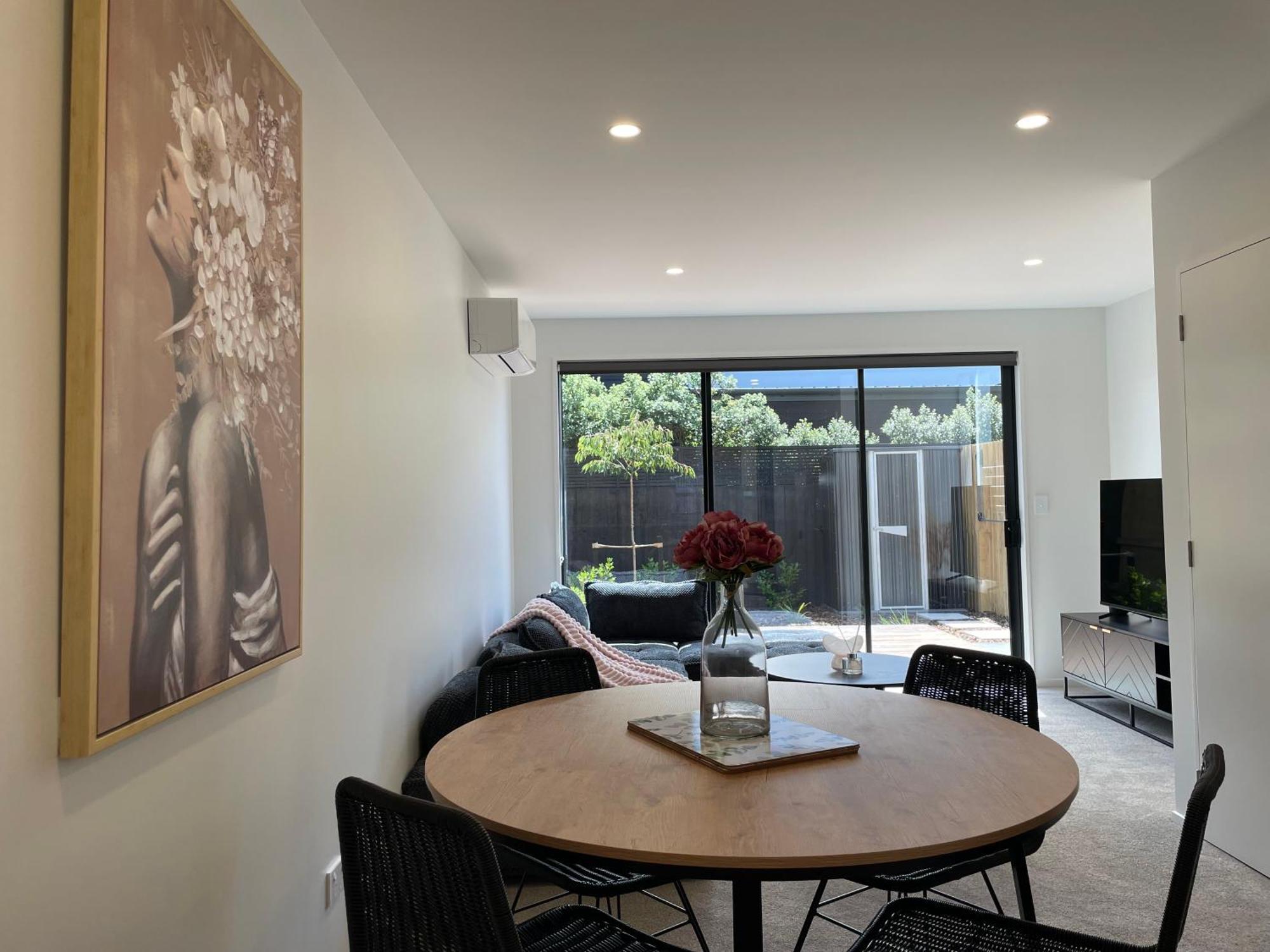 Luxury 2 Bedroom Townhouse Opposite Merivale Mall