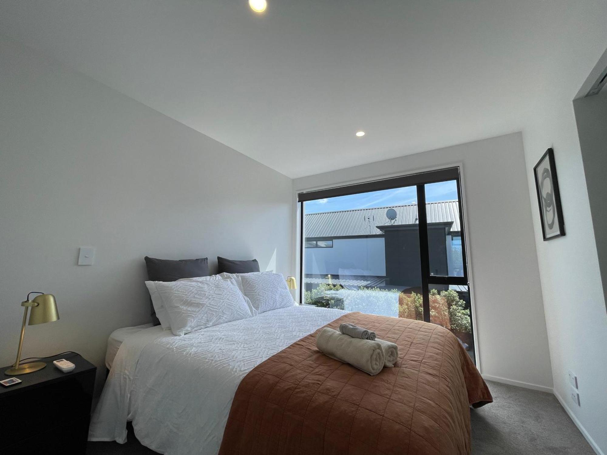 Apartment Luxury 2 Bedroom Townhouse Opposite Merivale Mall *