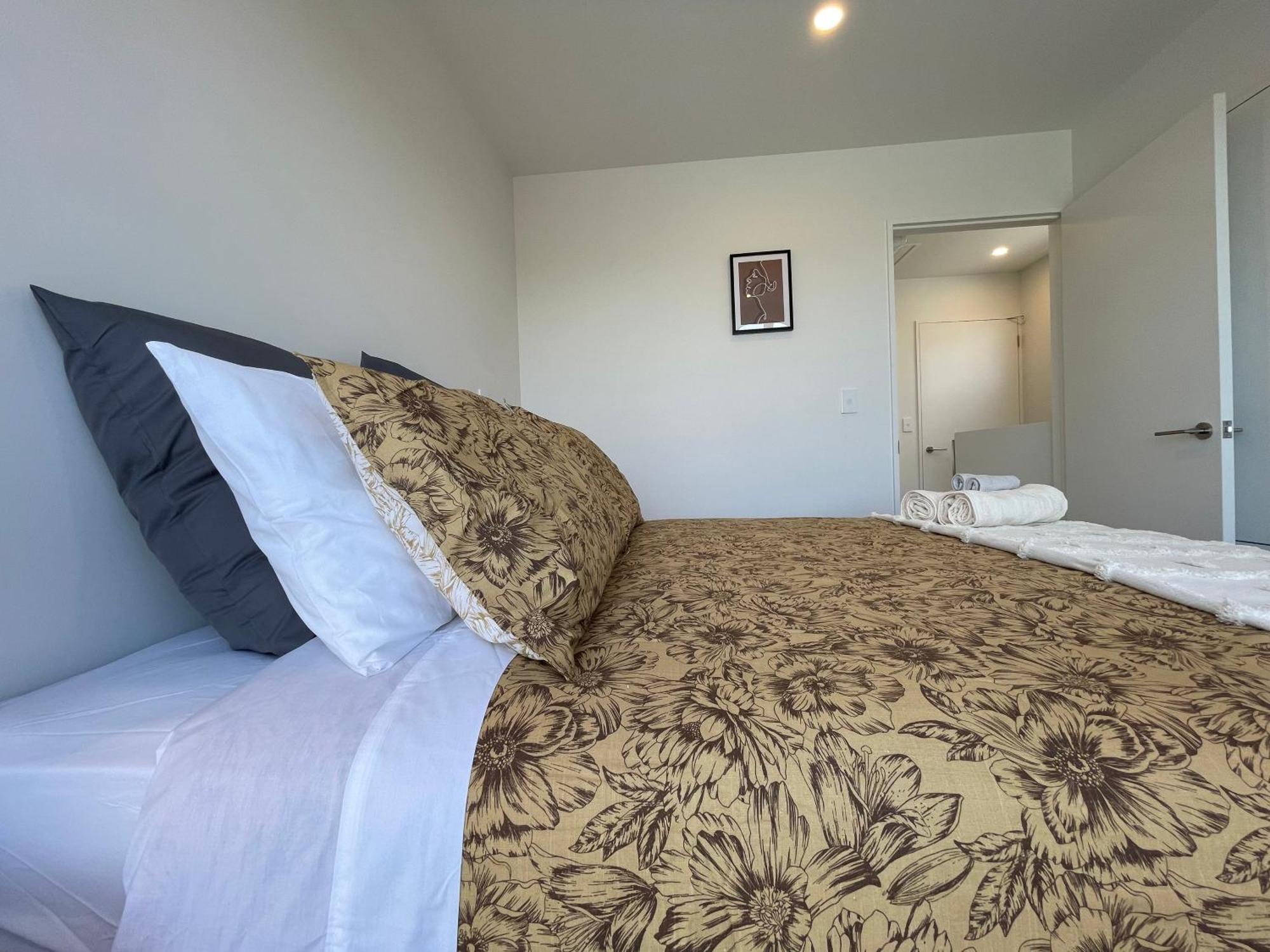 Luxury 2 Bedroom Townhouse Opposite Merivale Mall Apartment Christchurch