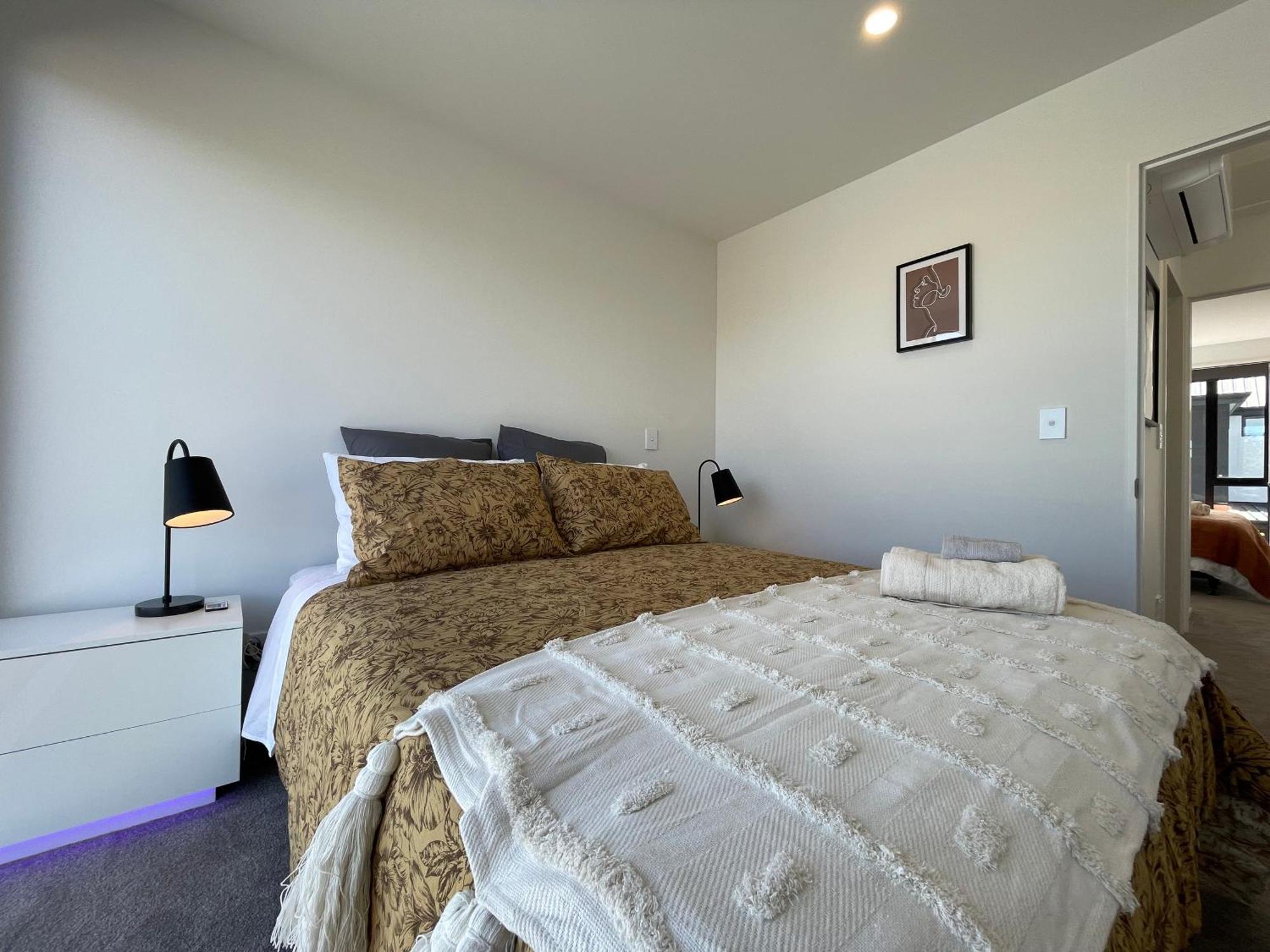 Apartment Luxury 2 Bedroom Townhouse Opposite Merivale Mall Christchurch