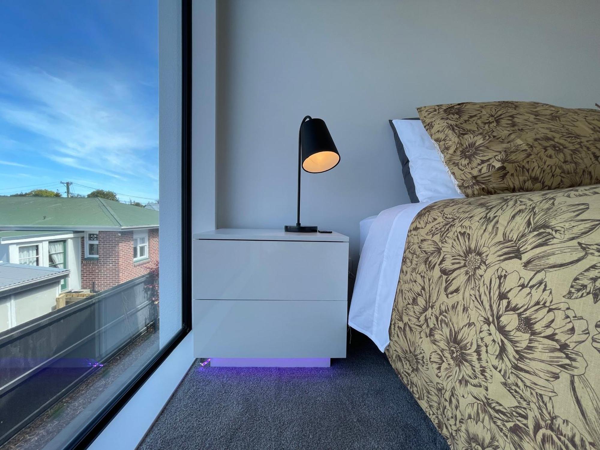 Apartment Luxury 2 Bedroom Townhouse Opposite Merivale Mall *