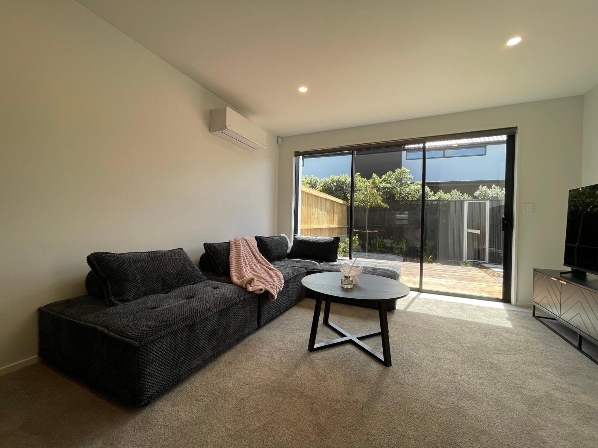 Luxury 2 Bedroom Townhouse Opposite Merivale Mall * Christchurch