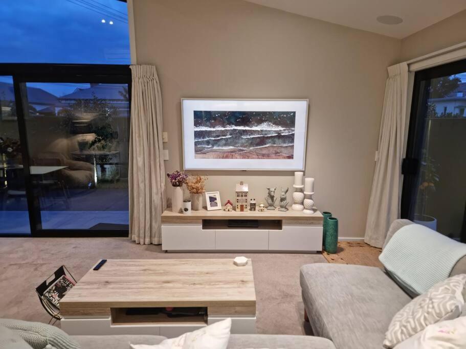 Apartment Modern Two-bedroom In Merivale *