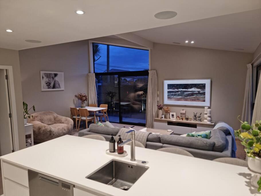 Apartment Modern Two-bedroom In Merivale *