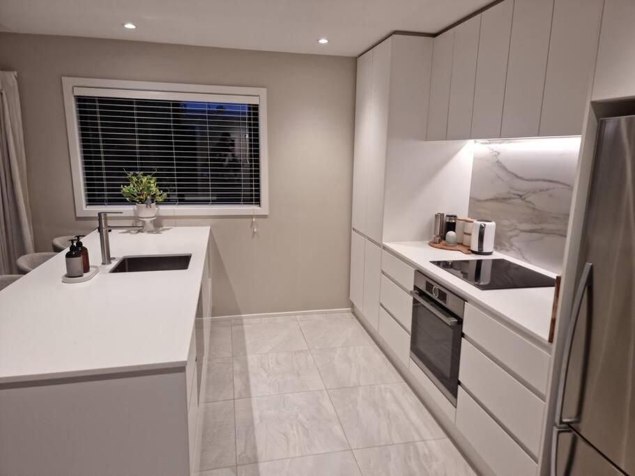 Modern Two-bedroom In Merivale Apartment Christchurch