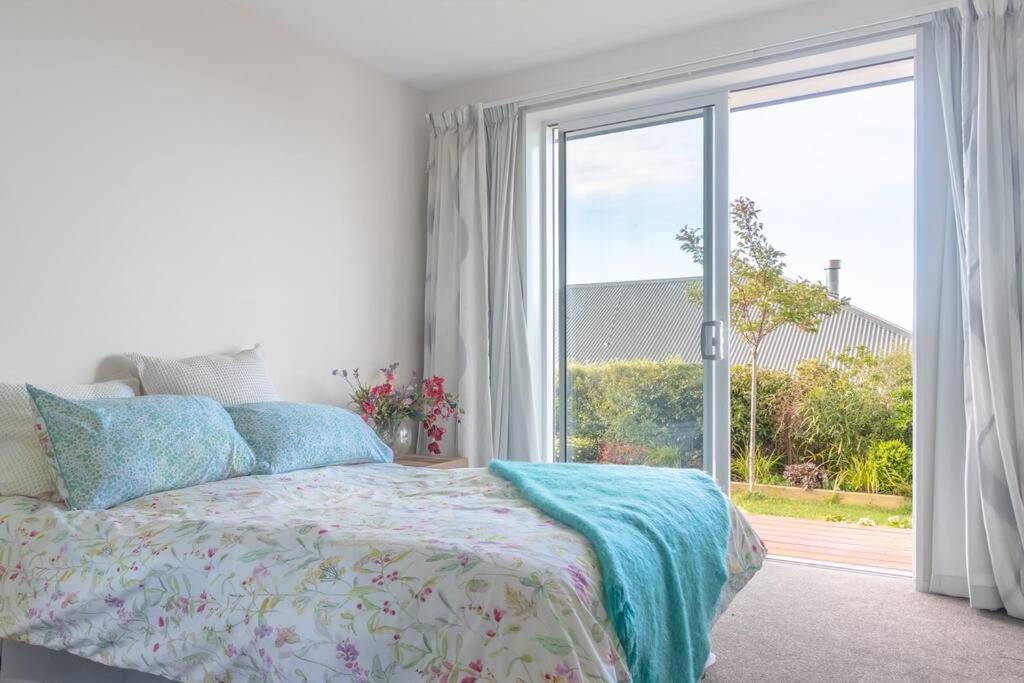 Sea View Paradise With Hot Tub Holiday home Christchurch