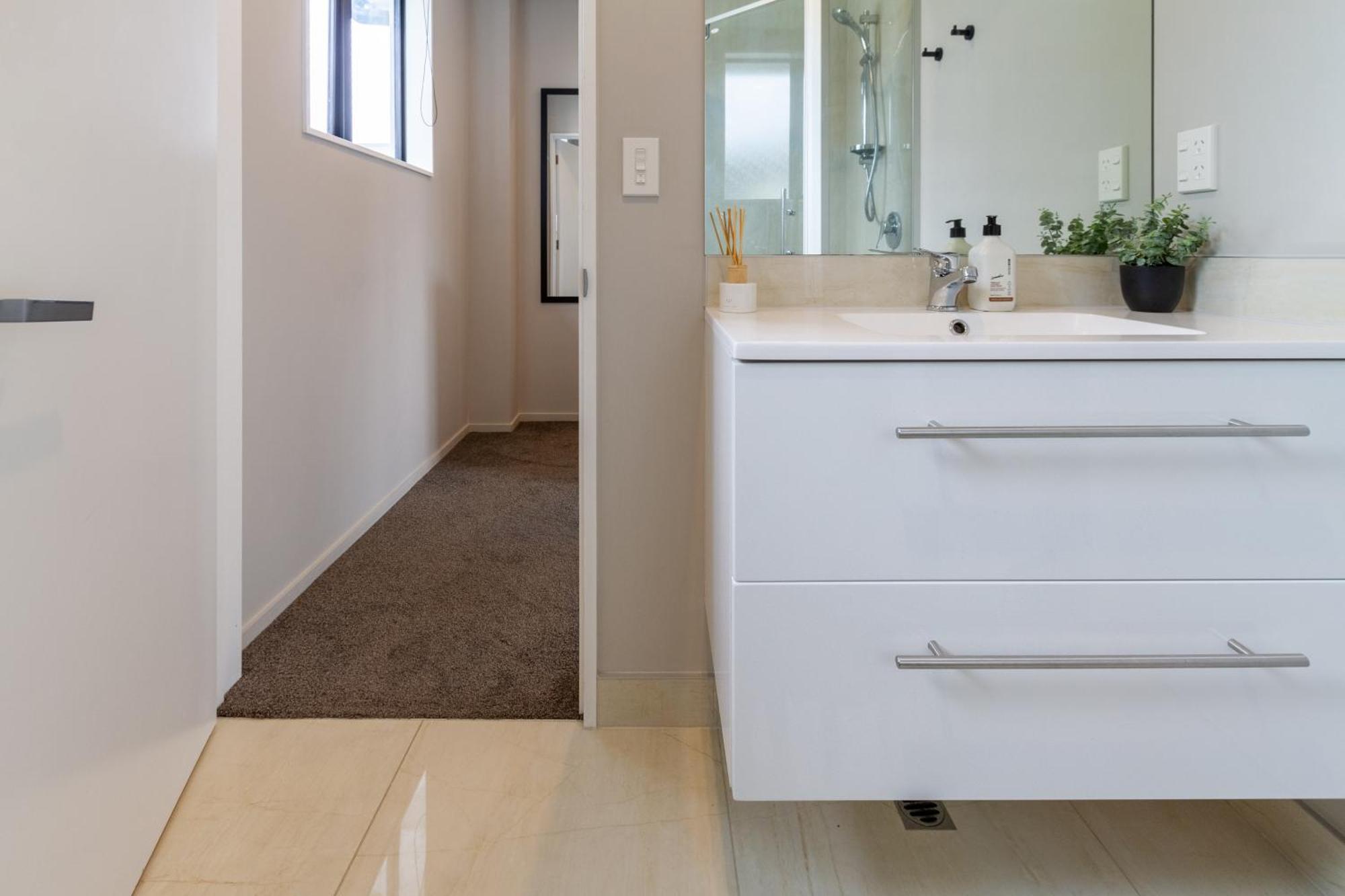 Latimer Square Luxe: 1br W/ Sofa Bed Apartment