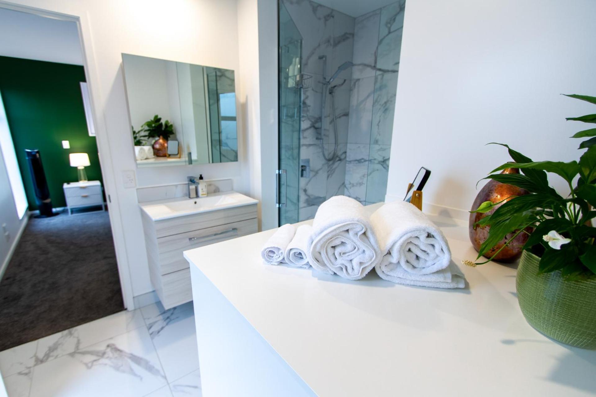 Apartment Gorgeous In - 2 Bed Oasis W/king Bed *