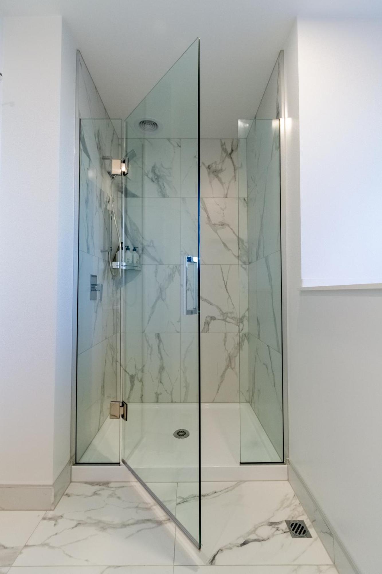 Apartment Urban Elegance - 2 Bed, 2 Bath In The Cbd *