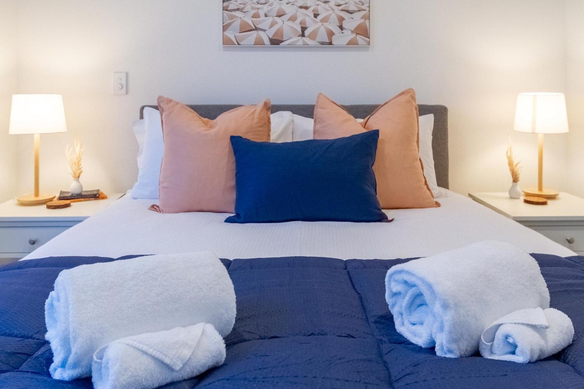 Urban Elegance - 2 Bed, 2 Bath In The Cbd
