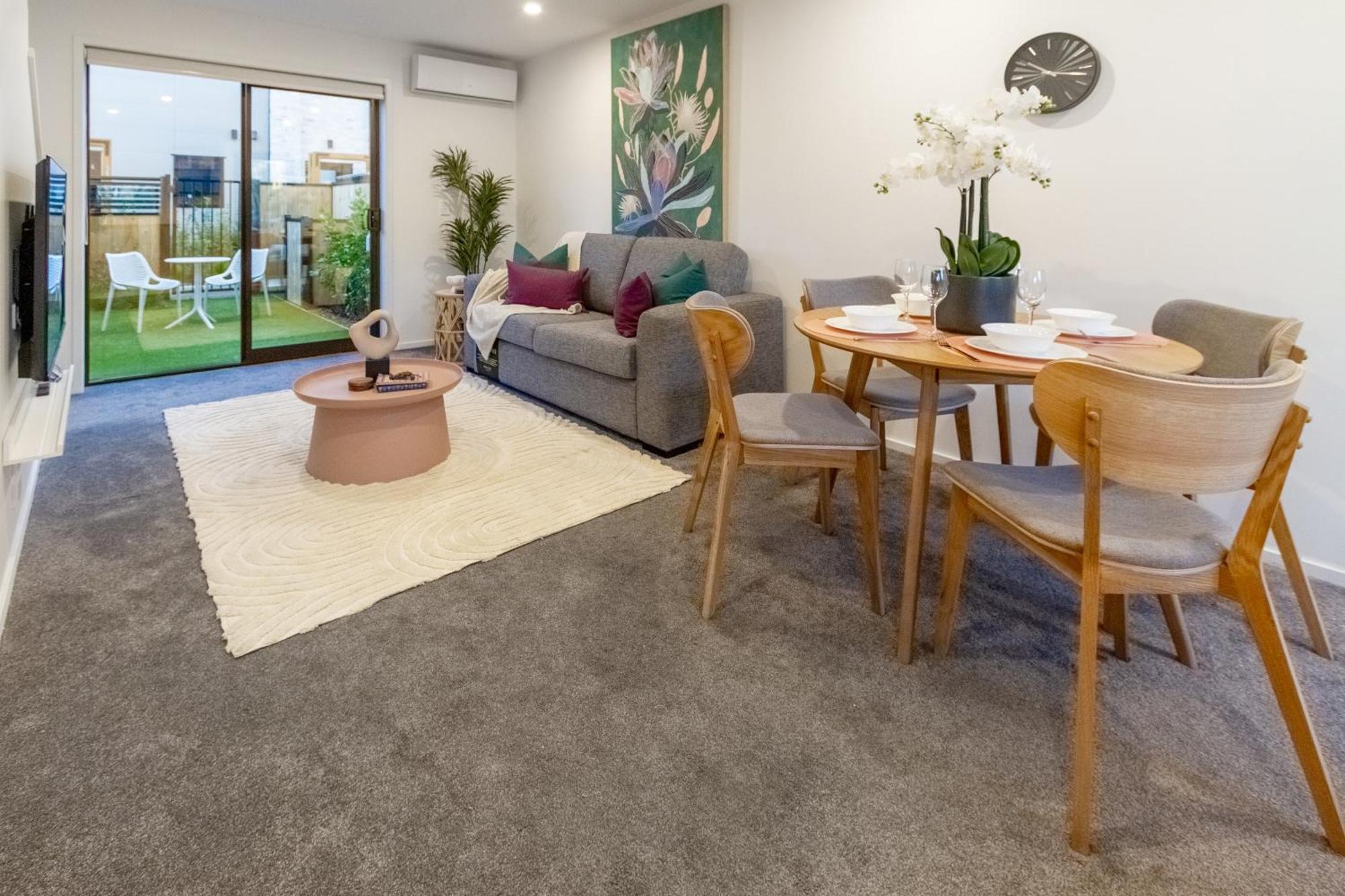 Urban Elegance - 2 Bed, 2 Bath In The Cbd