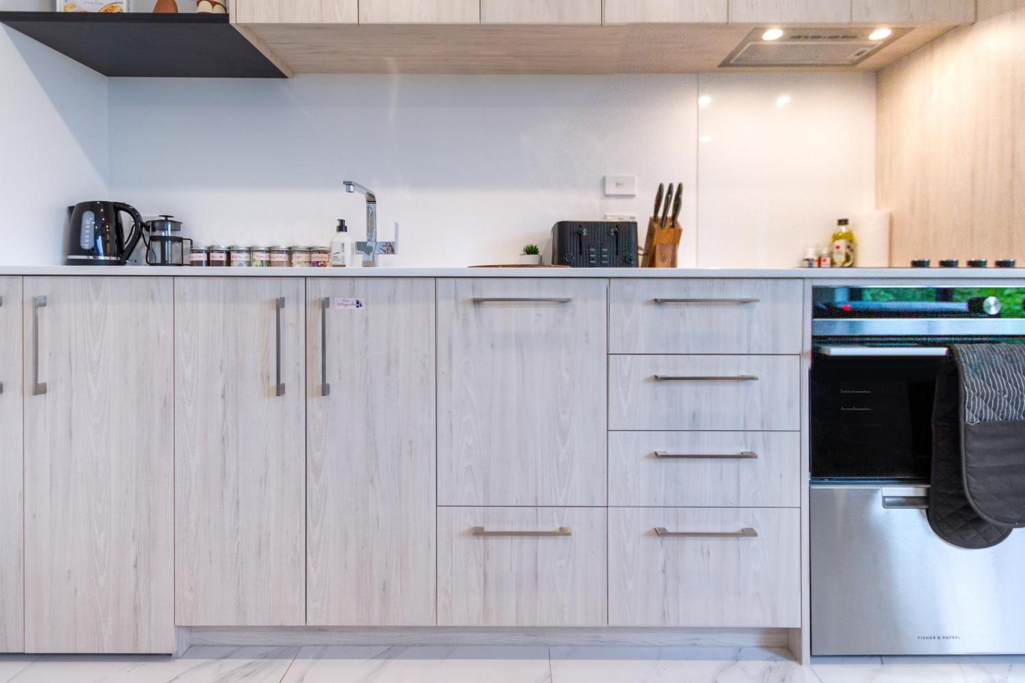 Elegant 2 Bed 2 Bath In The Cbd