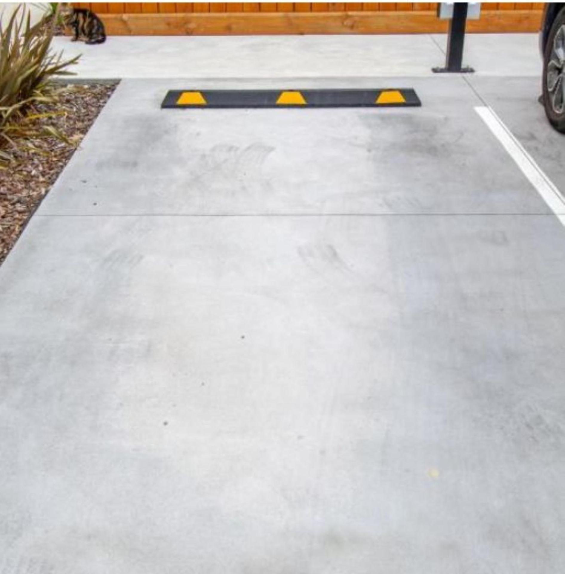 St Albans 2 Bed Townhouse With Carpark * Christchurch