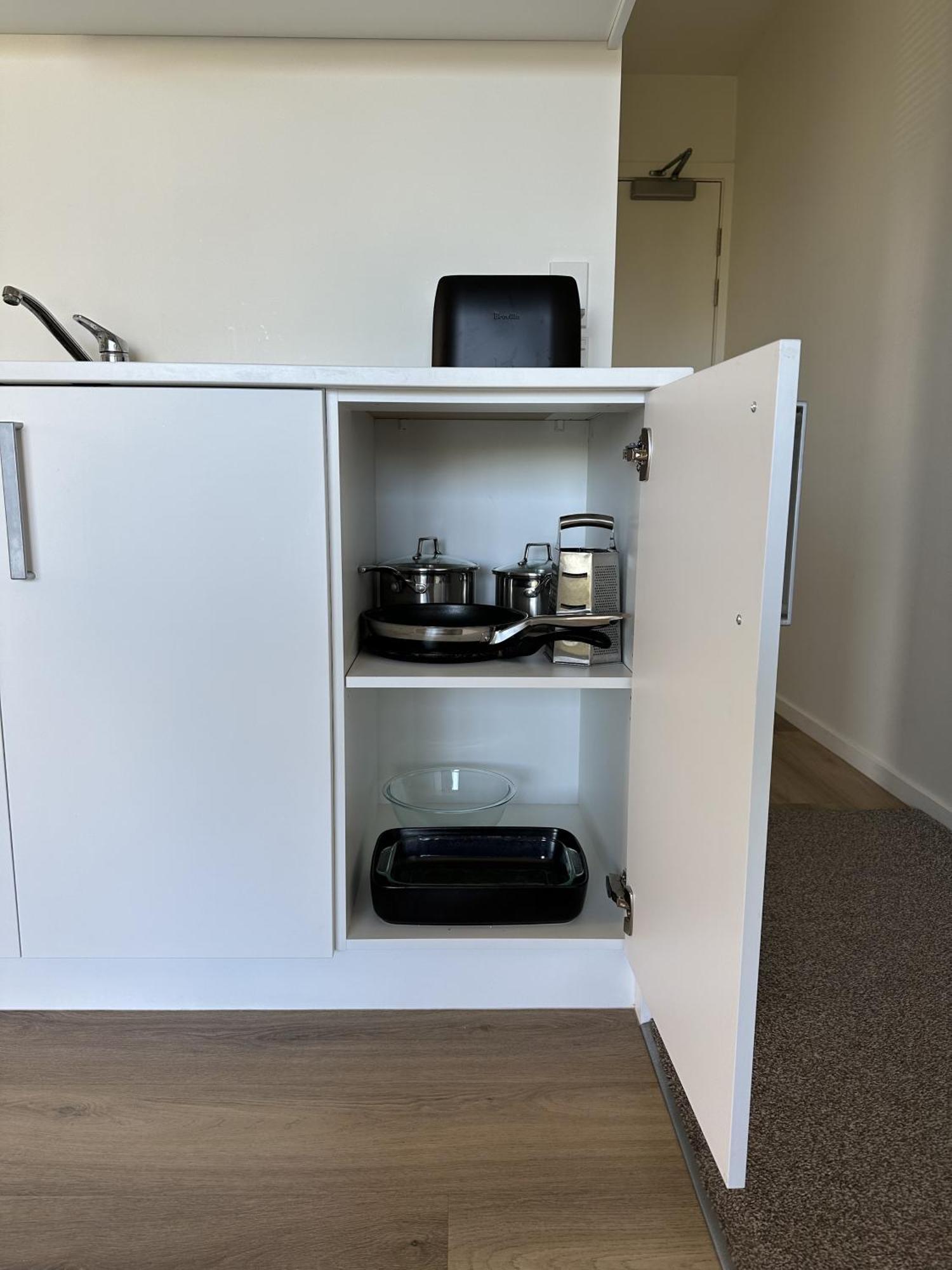 Luxury Cbd 1 Bedroom With Free Parking Apartment