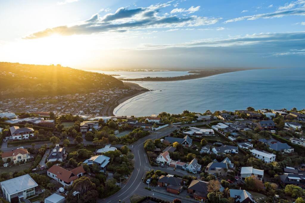 Villa Sunrise Serenity With Hot Tub Christchurch
