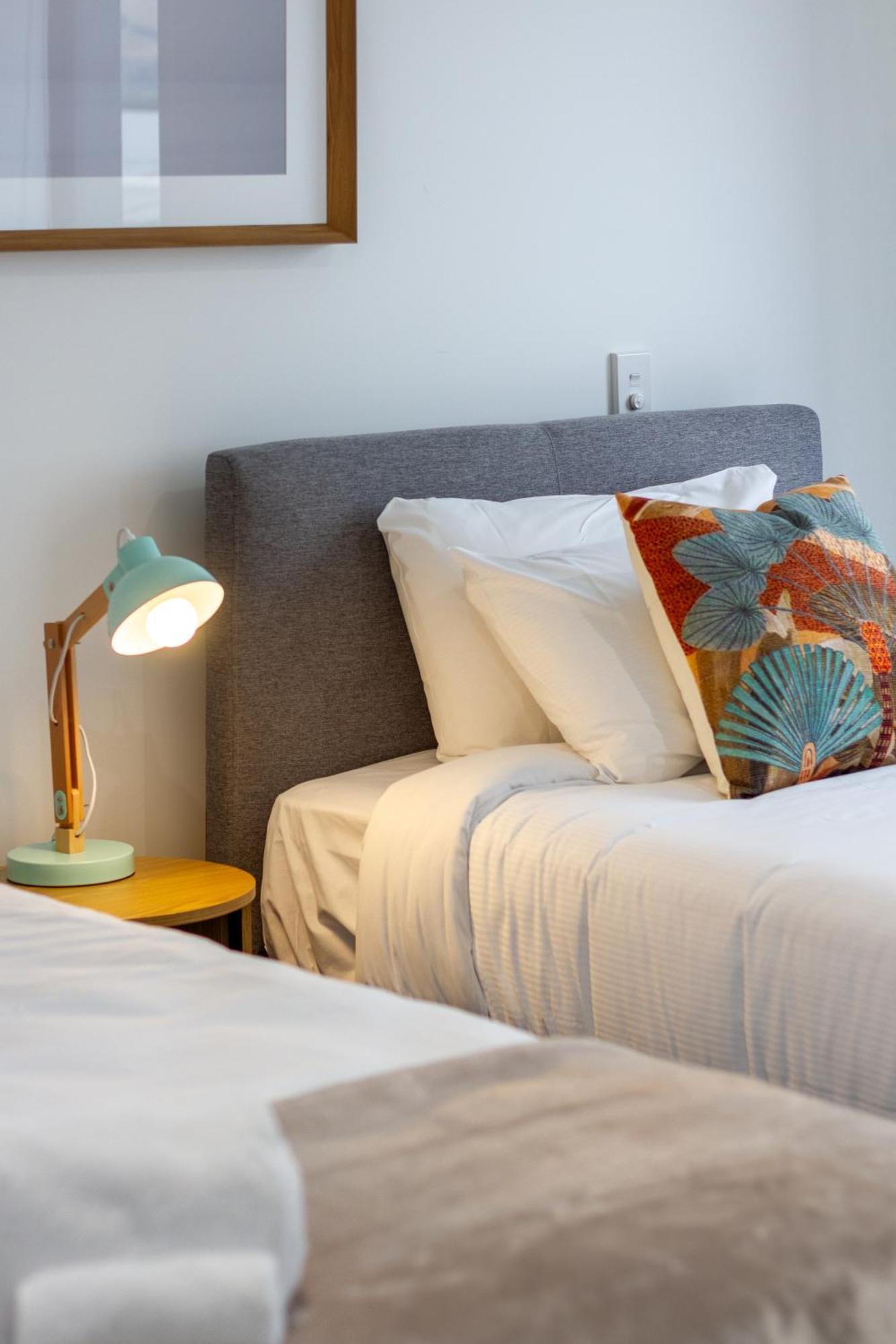 Style Meets Comfort 2 Bed Chch Cbd Apartment