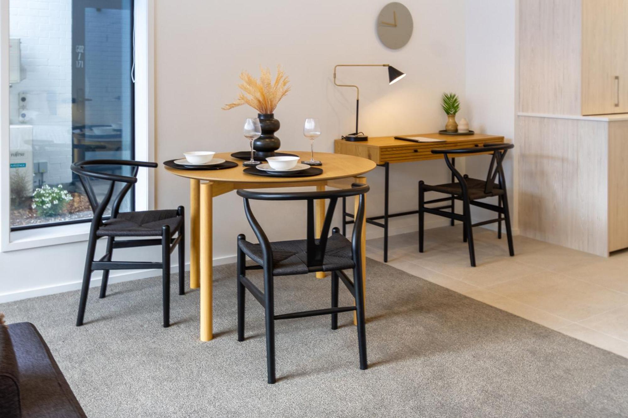 Single Level Studio, Cbd Escape: King Bed Apartment *