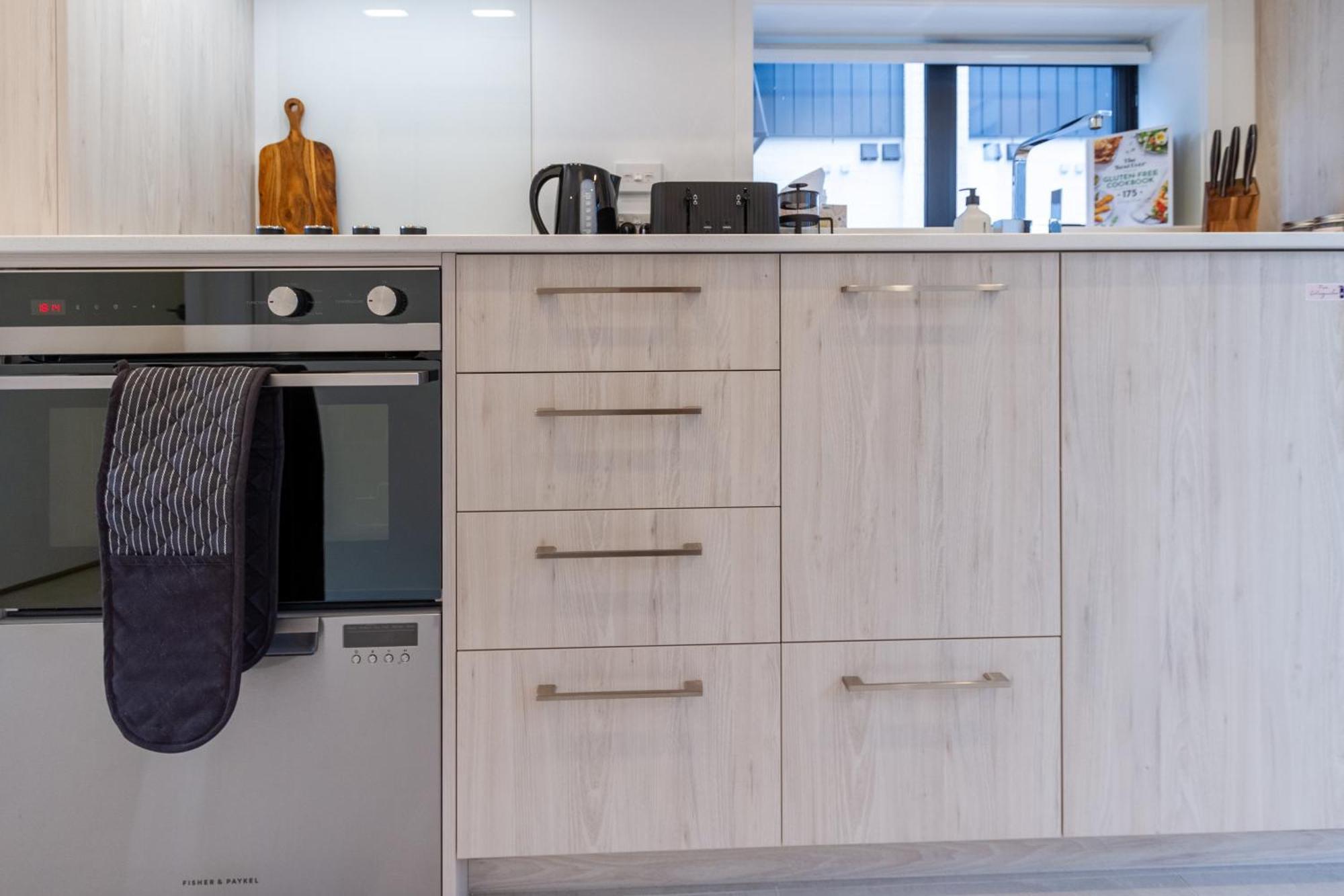 Apartment Single Level Studio, Cbd Escape: King Bed Christchurch