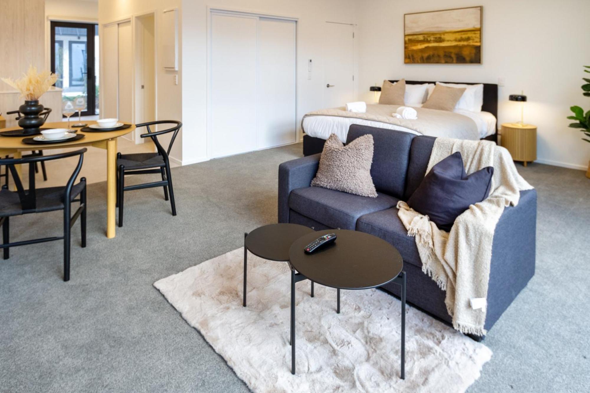 Single Level Studio, Cbd Escape: King Bed Apartment