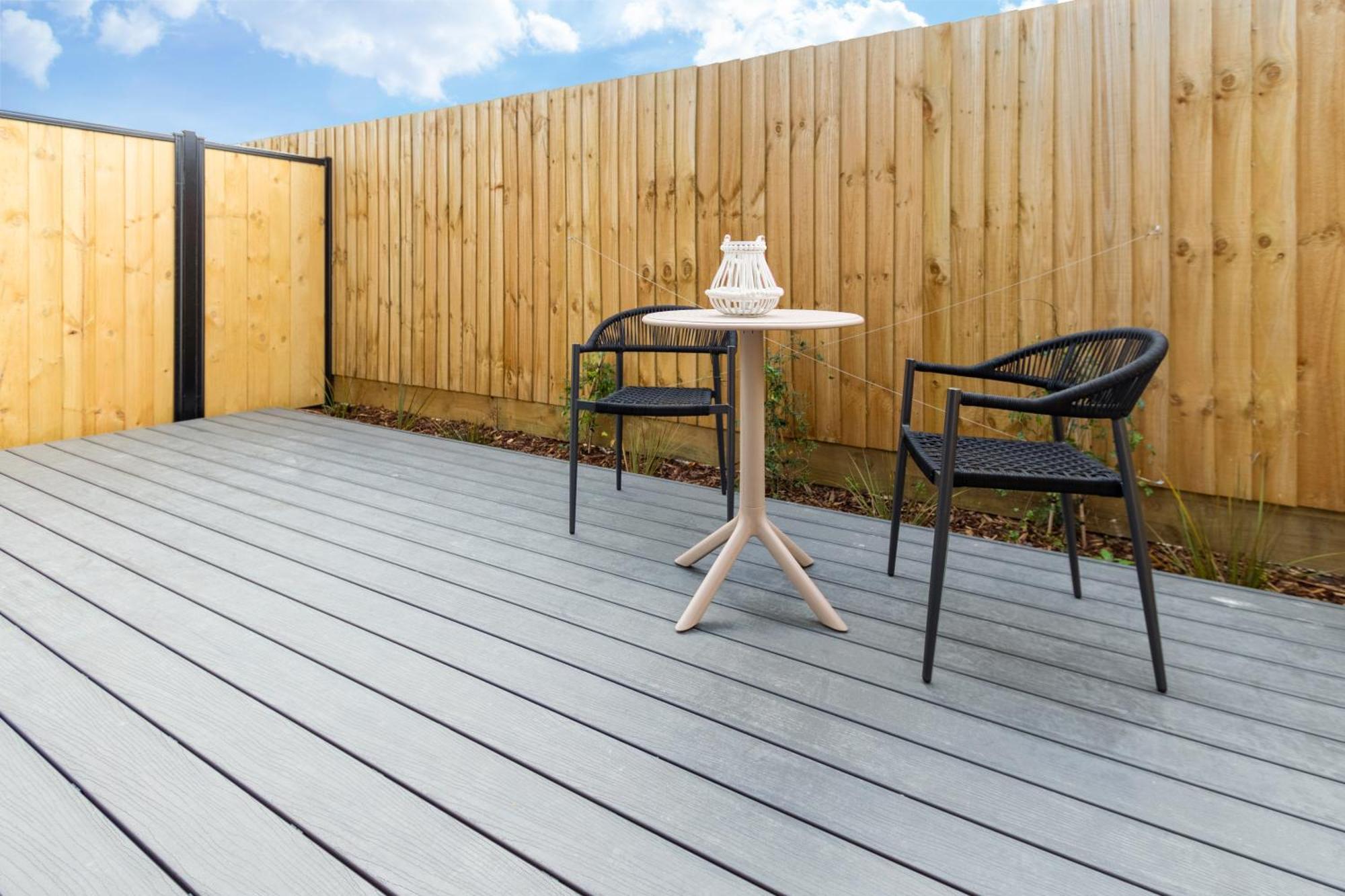 Single Level Studio, Cbd Escape: King Bed Apartment Christchurch