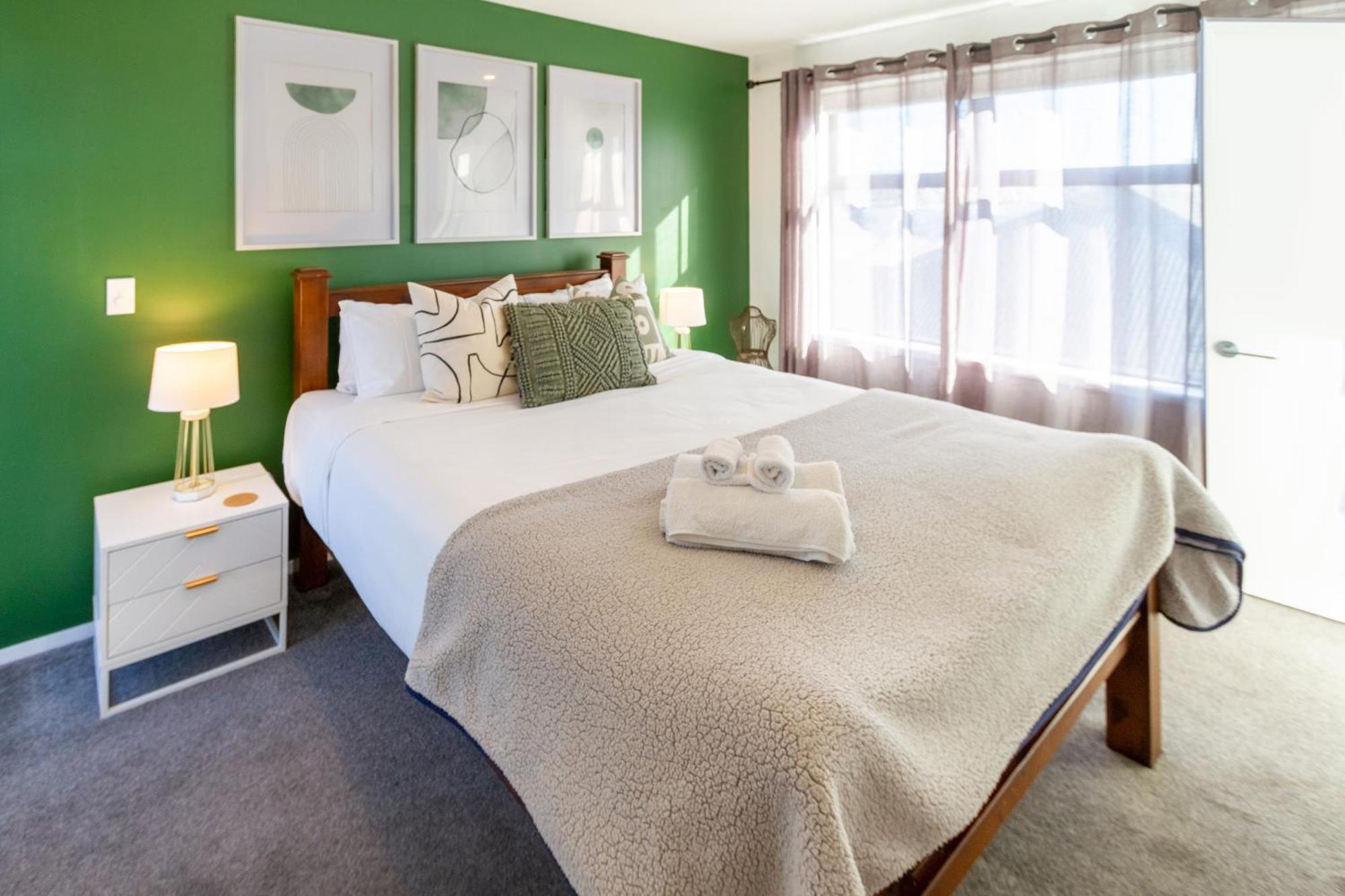 Gorgeous In - 2 Bed Oasis W/king Bed * Christchurch