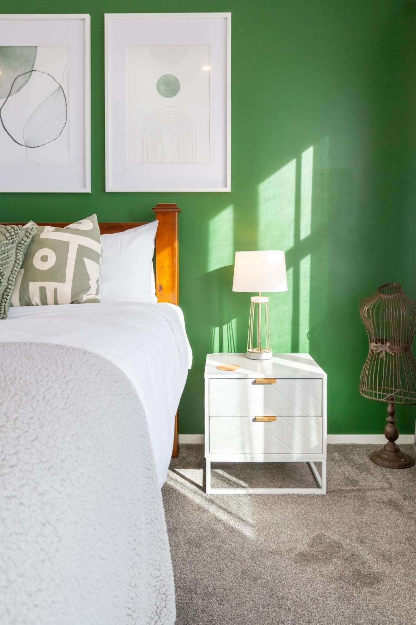 Gorgeous In - 2 Bed Oasis W/king Bed